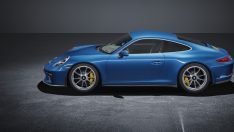 Porsche’den iki dünya prömiyeri
